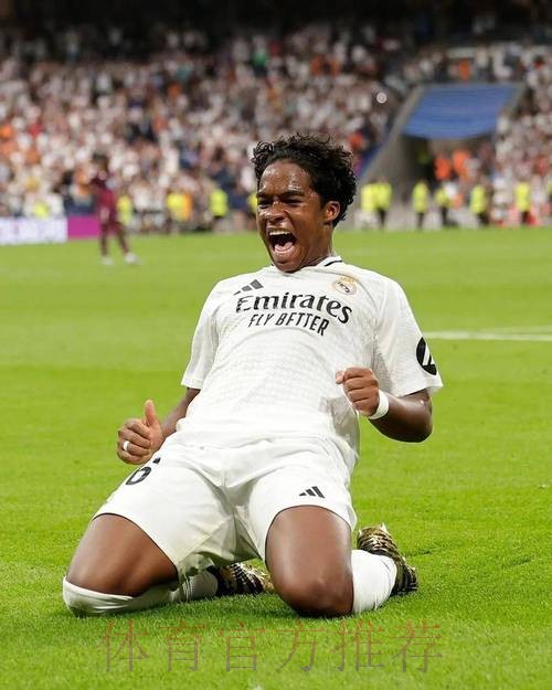 伯纳乌首秀6分钟就进处子球!霸气滑跪 18岁的笑容 伯纳乌首秀6分钟就进处子球!霸气滑跪 18岁的笑容